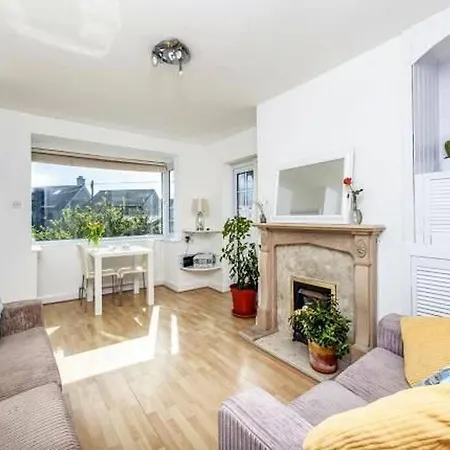 Holiday home Sunrise! ~ 2 Bedrooms, Garden, Parking, Sea Views St Ives (Cornwall)