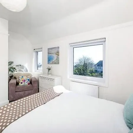 Sunrise! ~ 2 Bedrooms, Garden, Parking, Sea Views St Ives (Cornwall)