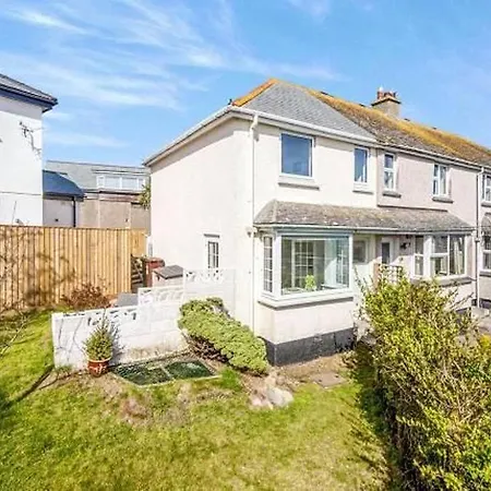 Sunrise! ~ 2 Bedrooms, Garden, Parking, Sea Views Holiday home St Ives (Cornwall)