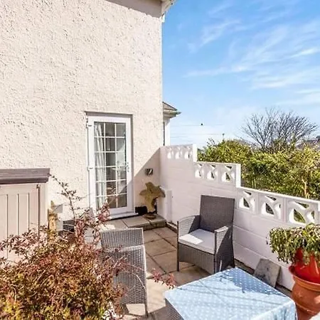 Holiday home Sunrise! ~ 2 Bedrooms, Garden, Parking, Sea Views