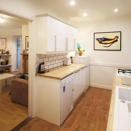 Holiday home Sunrise! ~ 2 Bedrooms, Garden, Parking, Sea Views