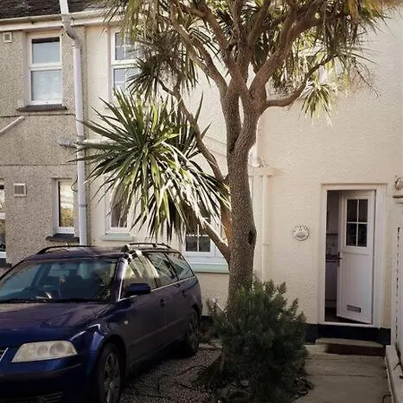 Holiday home Sunrise! ~ 2 Bedrooms, Garden, Parking, Sea Views