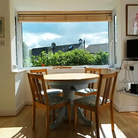 Sunrise! ~ 2 Bedrooms, Garden, Parking, Sea Views *