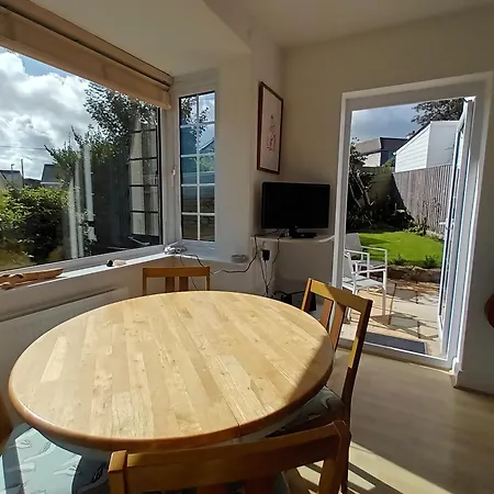 Sunrise! ~ 2 Bedrooms, Garden, Parking, Sea Views Holiday home *