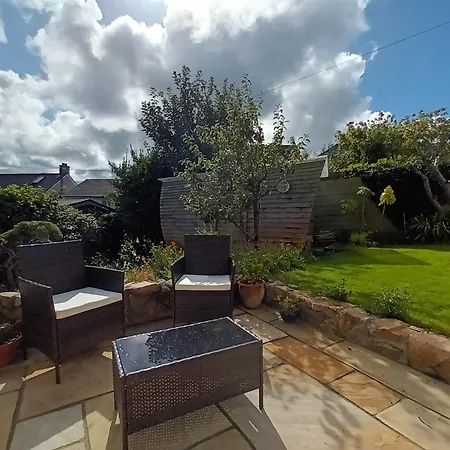 Sunrise! ~ 2 Bedrooms, Garden, Parking, Sea Views